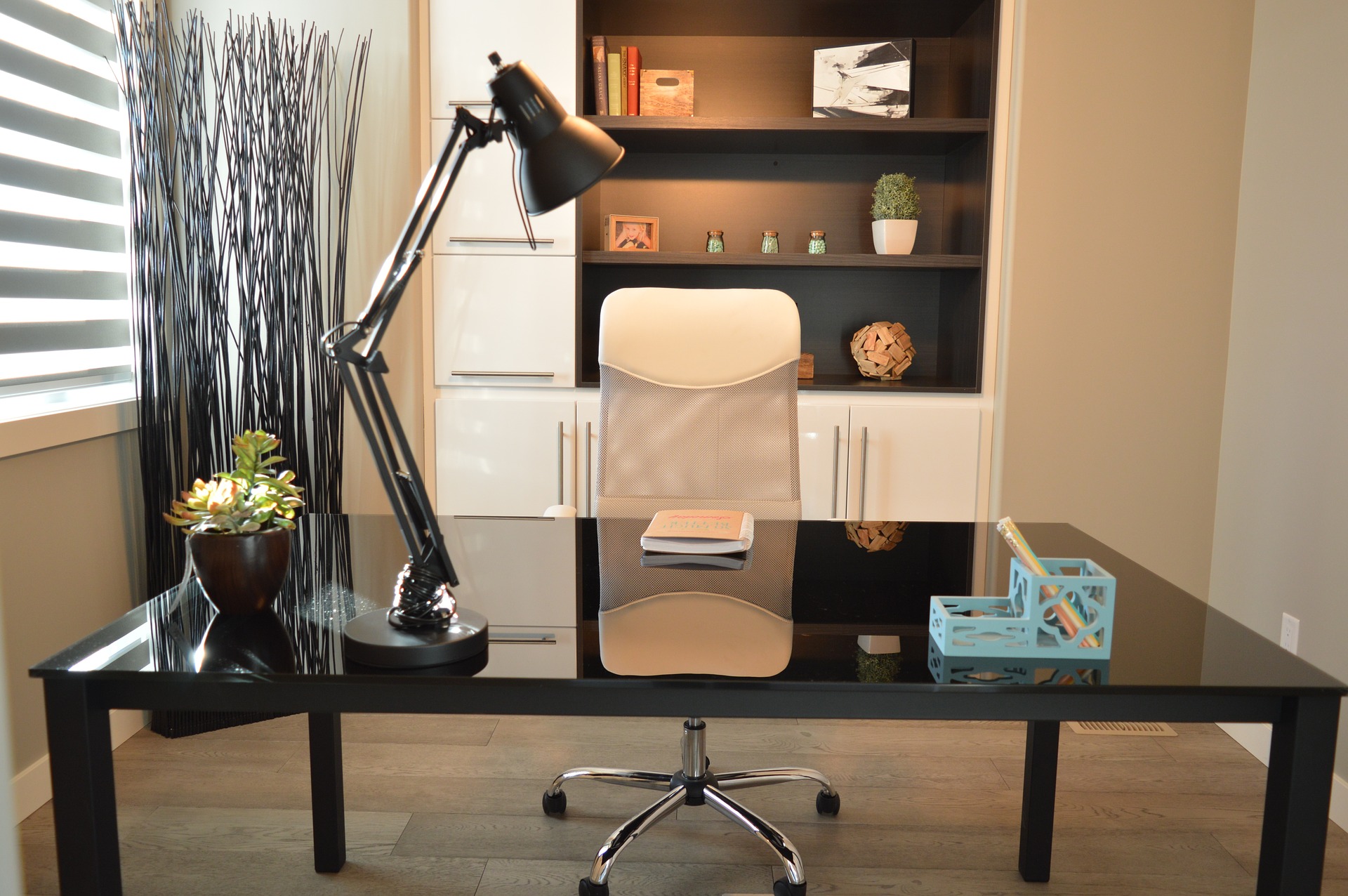 Should You Buy New or Refurbished Office Furniture